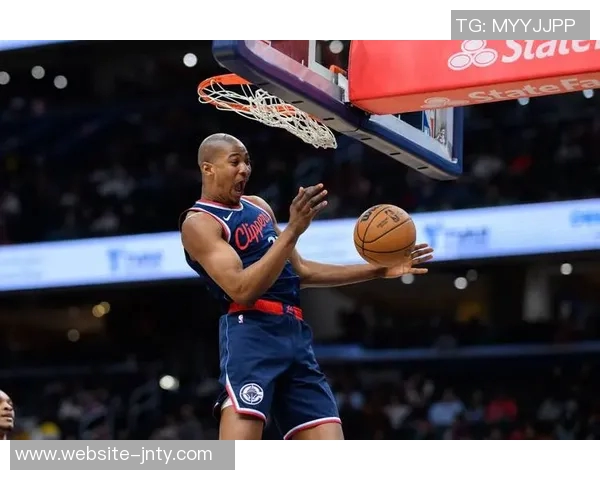 船记:里德末节三分狂潮超快船全队下半场表现克莱一周前同样精彩